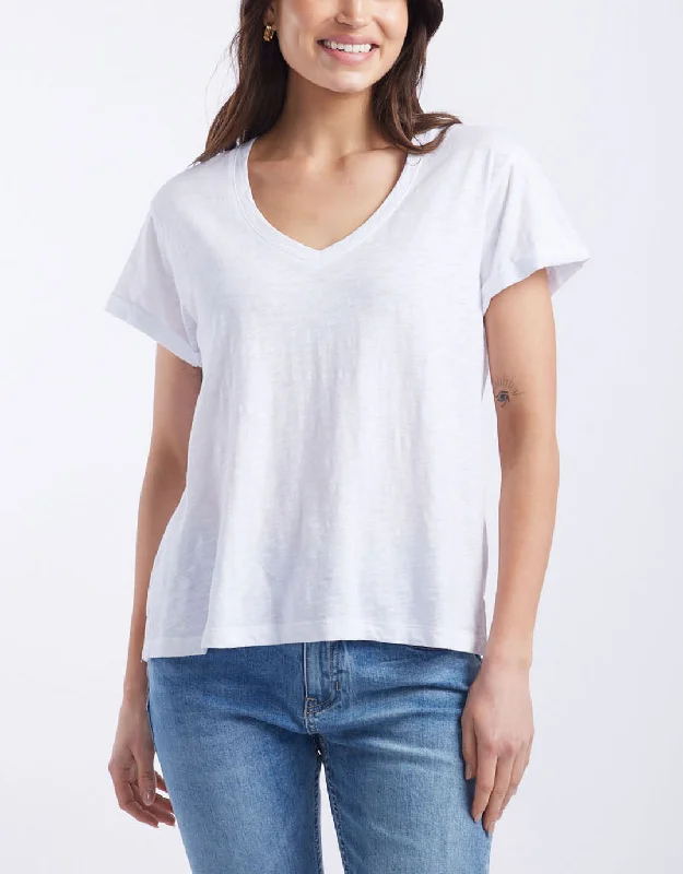 Plus size tiered ruffle dress for a feminine and playful vibeTurn Back V Neck T-Shirt - White Plus size tiered ruffle dress for a feminine and playful vibeTurn Back V Neck T-Shirt - White