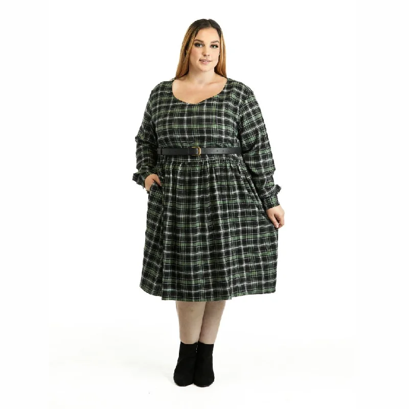 Plus size printed maxi dress with pockets for added convenienceWinter Sally Plus Size Dress with Pockets | Green & Black Tartan Flannelette Plus size printed maxi dress with pockets for added convenienceWinter Sally Plus Size Dress with Pockets | Green & Black Tartan Flannelette