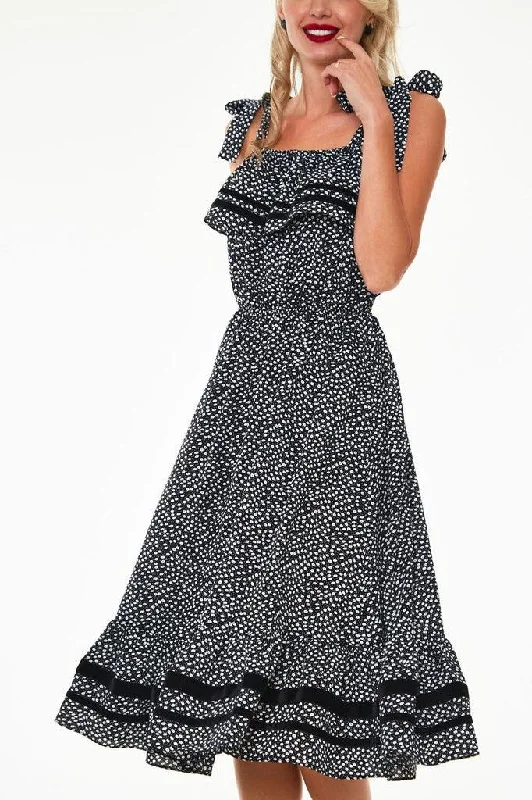 Plus size velvet holiday dress for a luxurious feelMae Long Floral Flare Dress With Velvet Trim Plus size velvet holiday dress for a luxurious feelMae Long Floral Flare Dress With Velvet Trim