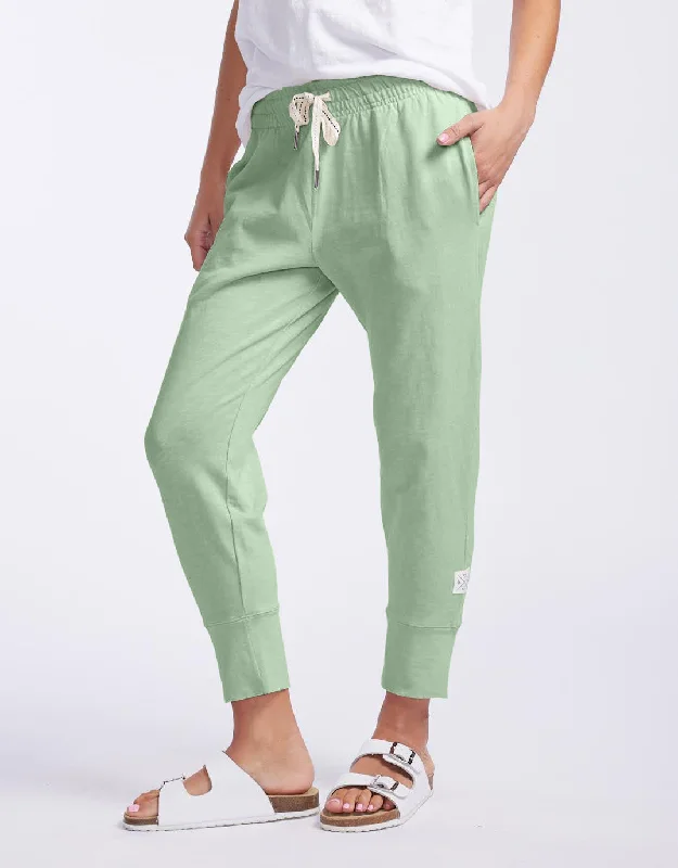 Plus size sequined party dress for a glamorous night out3/4 Brunch Pants - Quiet Green Plus size sequined party dress for a glamorous night out3/4 Brunch Pants - Quiet Green