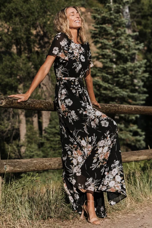 Ball Gown Women Dress with a Full Skirt for a Princess - like LookNaomi Short Sleeve Maxi Dress | Black Floral Ball Gown Women Dress with a Full Skirt for a Princess - like LookNaomi Short Sleeve Maxi Dress | Black Floral