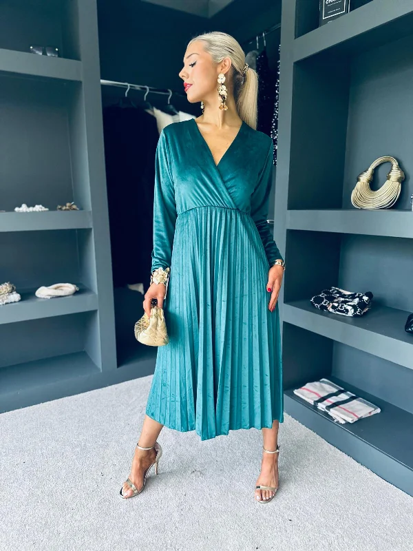 Pleated Women Dress with a Timeless and Elegant TextureRiadh Pleated Velvet Dress Forest Pleated Women Dress with a Timeless and Elegant TextureRiadh Pleated Velvet Dress Forest