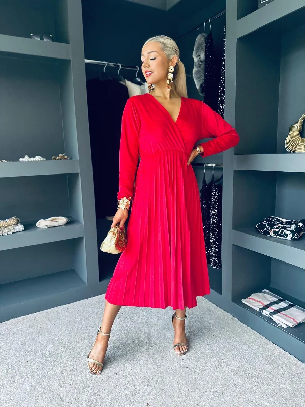 Mermaid - Style Women Dress with a Fitted Silhouette for Special OccasionsRiadh Pleated Velvet Dress Red Mermaid - Style Women Dress with a Fitted Silhouette for Special OccasionsRiadh Pleated Velvet Dress Red