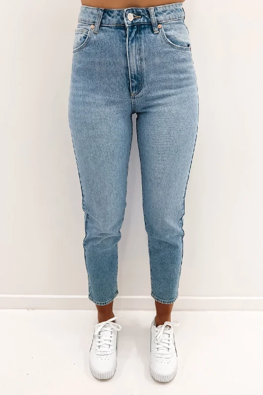 A 94 High Slim Jean Madelyn