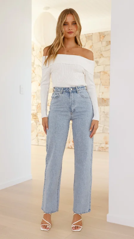 Wide - leg women jeans for a modern and relaxed vibeAbrand Carrie Jean - Walkaway