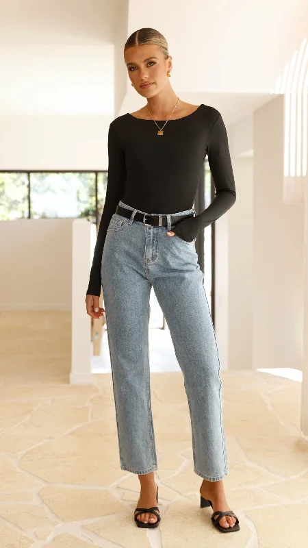 Mom jeans for a nostalgic and casual lookCora Jeans - Mid Blue Denim