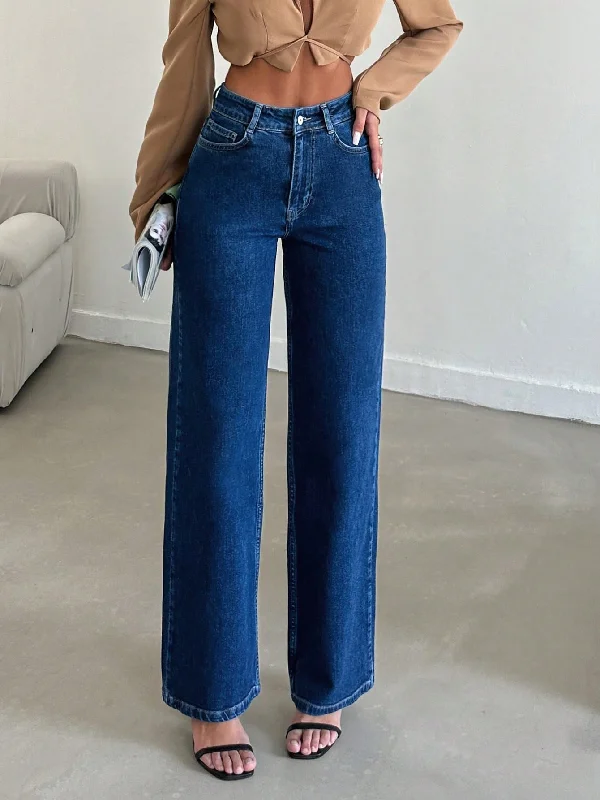 Straight - leg women jeans with a classic and timeless appealEssential Sculpted Straight Fit Jeans