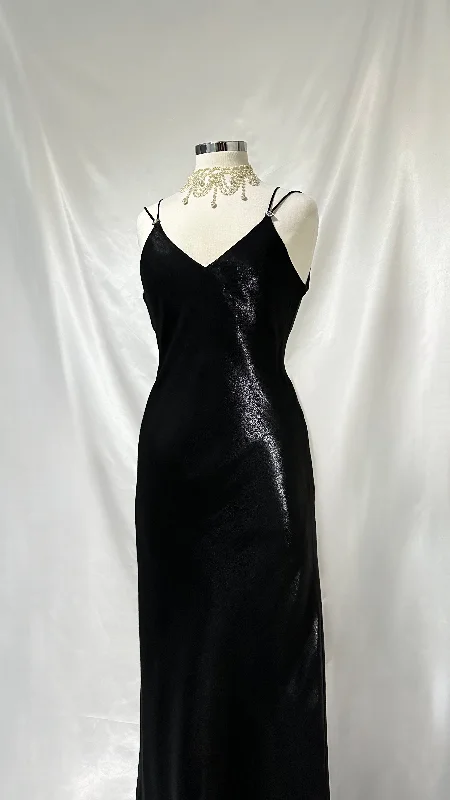 Backless Women Dress for a Sexy and Alluring Look at Evening Events90s BLACK IRIDESCENT BACKLESS MAXI DRESS Backless Women Dress for a Sexy and Alluring Look at Evening Events90s BLACK IRIDESCENT BACKLESS MAXI DRESS