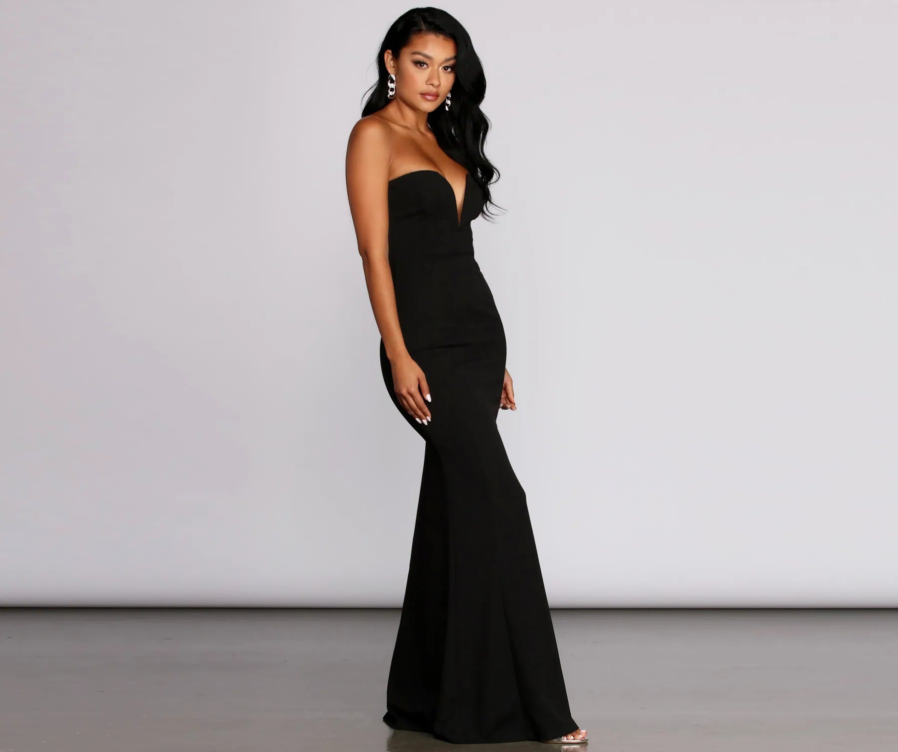 Lace - Embellished Women Dress for an Elegant and Sophisticated AppearanceSharon Wired V Dress Lace - Embellished Women Dress for an Elegant and Sophisticated AppearanceSharon Wired V Dress