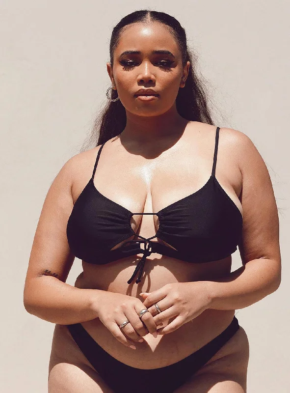 Sports bikini for high - intensity water activities like surfingAshley Bikini Top Black Curve