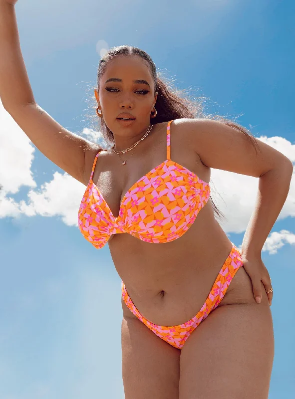 Floral - printed bikini for a feminine and colorful beach vibeEllie Bikini Top Orange / Pink Curve